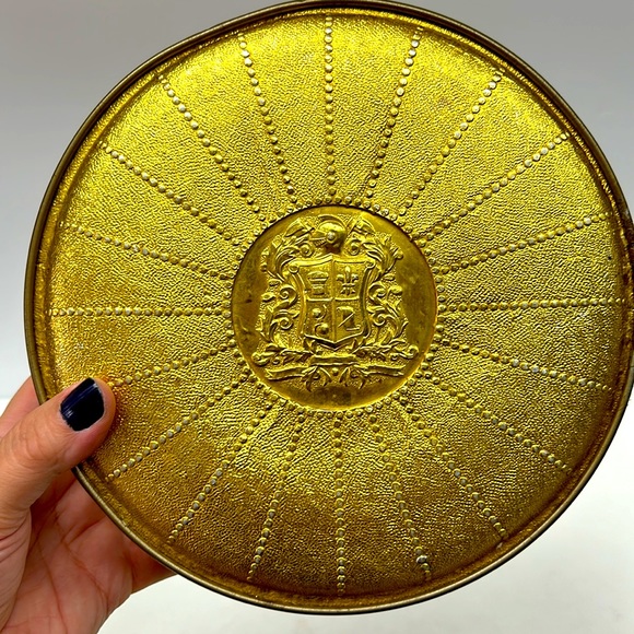 Vintage lidded tin marked  “Guildcraft” NewYork USA - Picture 2 of 11